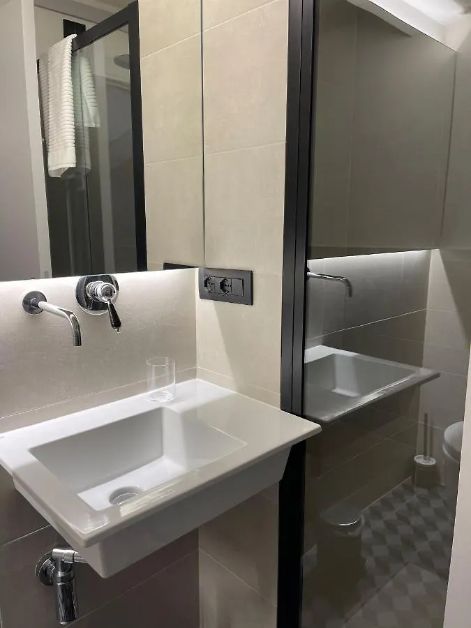 Raha Suites Syracuse 0*,